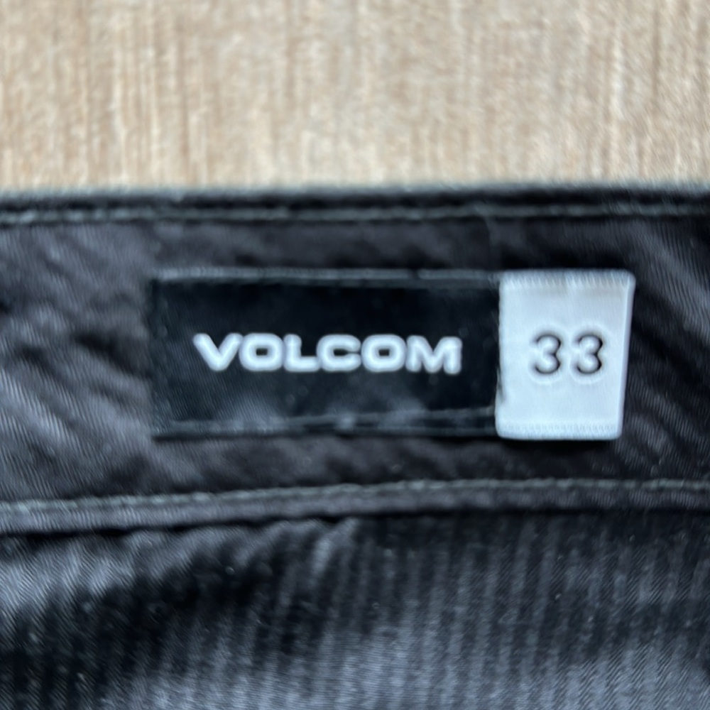 Men’s dark gray flat front Volcom pants - Picture 2 of 4